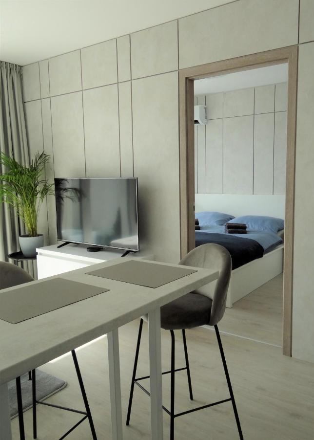 Top Urban Apartment - Free Parking, Green Energy, Modern Style Bratislava Dış mekan fotoğraf
