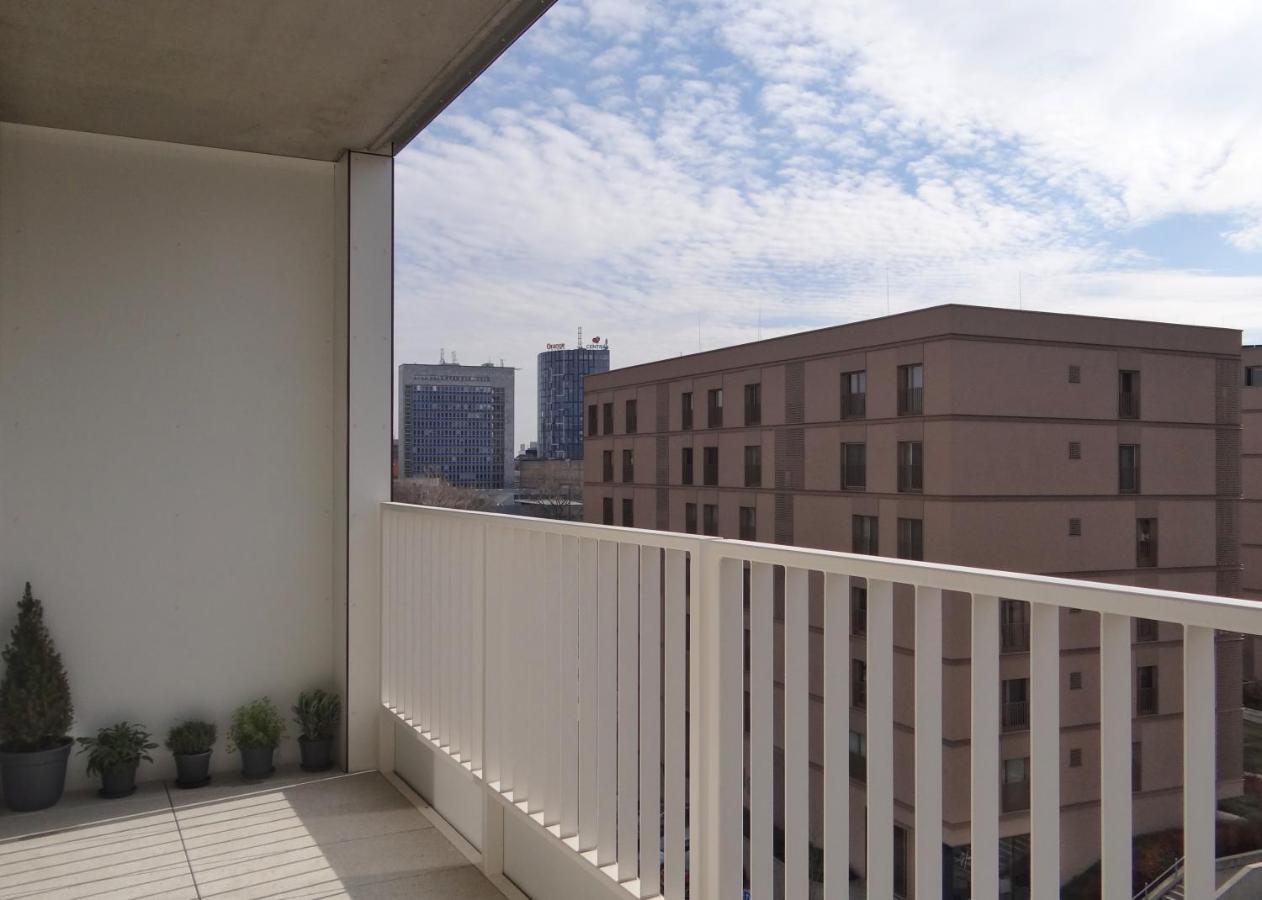 Top Urban Apartment - Free Parking, Green Energy, Modern Style Bratislava Dış mekan fotoğraf